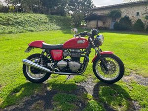 TRIUMPH THRUXTON 900