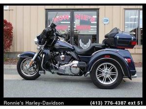 2012 HARLEY-DAVIDSON TRI GLIDE® ULTRA CLASSIC® THREE-WHEEL TOURING