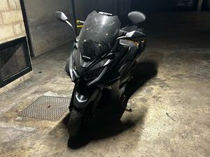 SCOOTEUR KYMCO AK 550