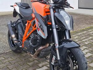 KTM 1290 SUPER DUKE R, GROßER SERVICE NEU, AKRAPOVIC