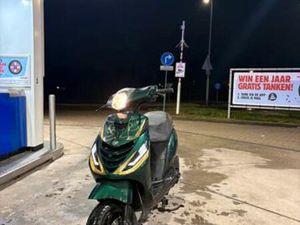 PIAGGIO ZIP 50CC — SCOOTERS | PIAGGIO — MARKTPLAATS