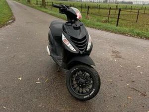 PIAGGIO ZIP 70CC 2 TAKT — SCOOTERS | PIAGGIO — MARKTPLAATS