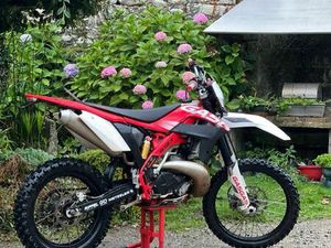 VEND OU ÉCHANGE 300 GASGAS