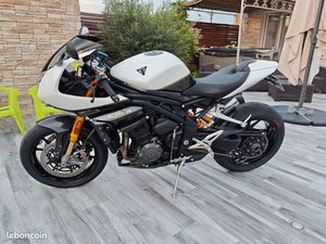 TRIUMPH SPEED TRIPLE 1200 RR