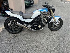 YAMAHA FZX PERSONNALISÉ