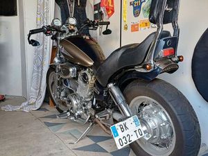 1100 VIRAGO LÉGÈREMENT MODIFIÉ