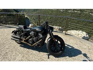 INDIAN SCOUT BOBBER 2023 ONYX BLACK SMOKE - SEULEMENT 4000 KM - CUSTOMISÉE