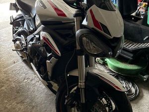TRIUMPH STREET TRIPLE 660S 2022