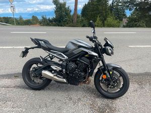 TRIUMPH STREET TRIPLE