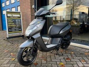 PEUGEOT KISBEE GT BROMSCOOTER — SCOOTERS | PEUGEOT — MARKTPLAATS