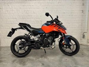 ② KTM 125 DUKE