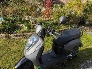 SYM MIO 50. 300 KM AU COMPTEUR OUI 300