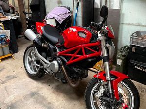DUCATI 1100 MONSTER