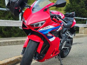 HONDA CBR 650 R E-CLUTCH FESTPREIS!