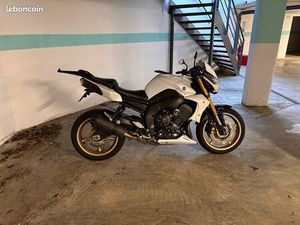 MOTO YAMAHA FZ8