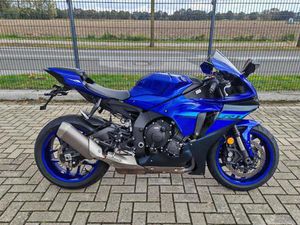 YAMAHA YZF-R1 YZF R1 YZFR1 RN65 + HELM
