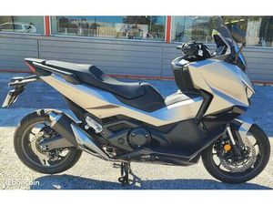 HONDA FORZA 750 DU 01/2025 AVEC 7800 KM