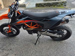 KTM 690 SMC R – 2022 – 15 000 KM – TRÈS BON ÉTAT