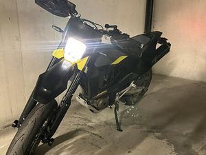 HUSQVARNA 701 SUPERMOTO