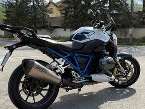 BMW R 1200 R AKRAPOVIC →