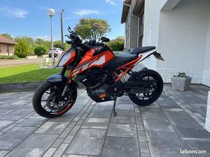 KTM DUKE 125 CC AKRAPOVIC