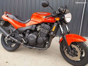 TRIUMPH SPEED TRIPLE 900