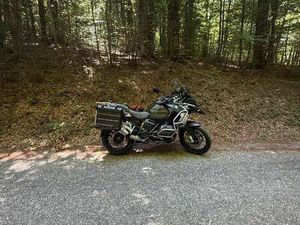 BMW R 1250 GS ADVENTURE ESCUSIVE (COLORE:KALAMATA METALLIC MATT) VERDE