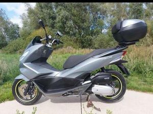 ② HONDA PCX 125 6000KM