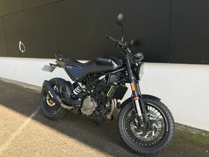 HUSQVARNA SVARTPILEN 125 ABS