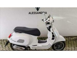 VENDO VESPA GTS 300 SUPER (2023 - 24) USATA A TORINO (CODICE 9881734) - MOTO.IT