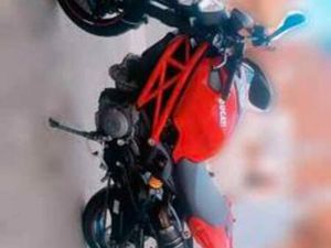 DUCATI - MONSTER 696