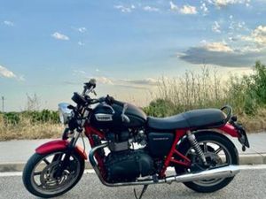 TRIUMPH - BONNEVILLE SE 2013