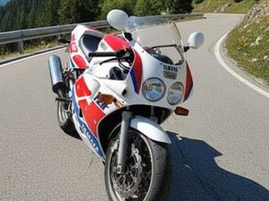 YAMAHA - FZR 1000 EXUP