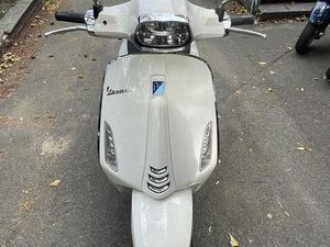 VESPA SPRINT 125 ABS LED USB MIT AUTO B196 FAHRBAR