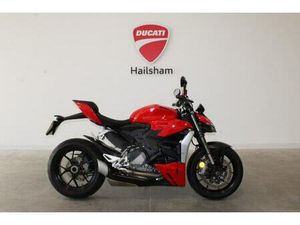 DUCATI STREETFIGHTER V2, 720 MILES, 1 PREVIOUS OWNER. FANTASTIC CONDITION
