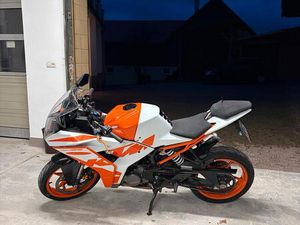 KTM RC 125, BAUJAHR 2023 – TOP GEPFLEGT, TÜV BIS 03/26, RESTGARAN