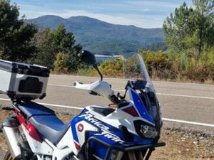 AFRICA TWIN 1000 ADVENTURE SPORTS DCT ALHOS VEDROS
