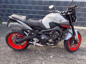 YAMAHA MT-09