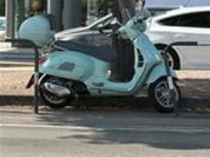 VESPA GTS 125 2023 - 2.000 KM, BAULETTO+PARABREZZA