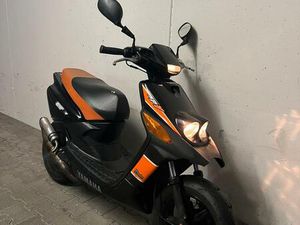 YAMAHA MBK BOOSTER SPY EDITION (SELTEN)