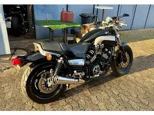 YAMAHA VMAX 1200