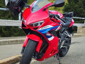 HONDA CBR 650 R E-CLUTCH FESTPREIS!