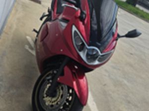 TRIUMPH SPRINT ST 1050