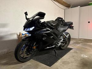 YAMAHA YZF R-125 SCHWARZ MATT
