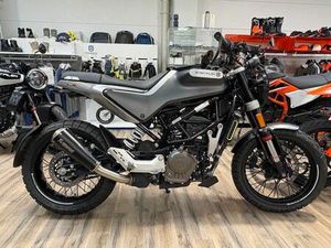 HUSQVARNA SVARTPILEN 125 * AKRAPOVIC*