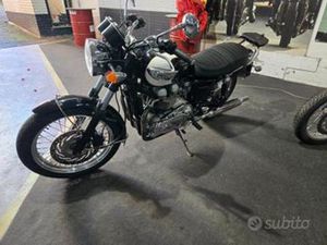 TRIUMPH BONNEVILLE T100