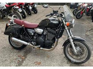 TRIUMPH LEGEND 900 CON BORSE LATERALI