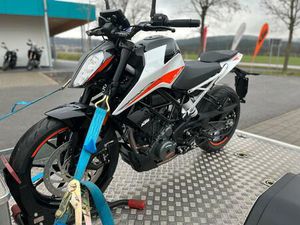 KTM - DUKE 390 - SEHR GEPFLEGT - 1 HAND - WENIGE KILOMETER