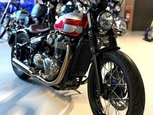 TRIUMPH BONNEVILLE BOBBER 1200