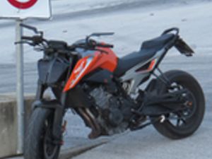 KTM DUKE 790